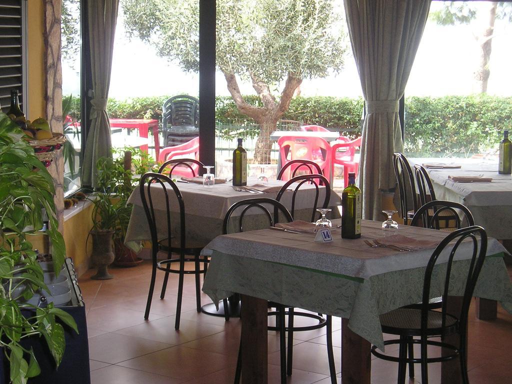 Hotel De La Ville Carpino Extérieur photo